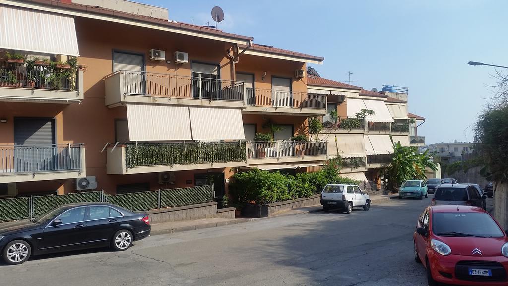 Baia Giardini Apartments Exterior photo